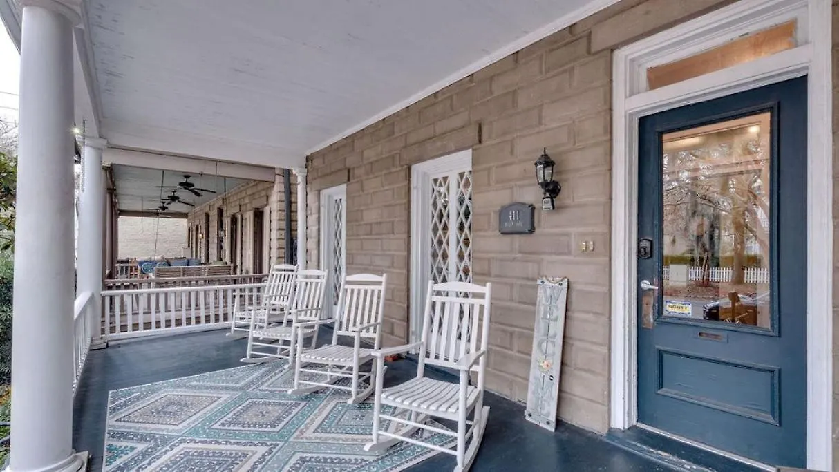 Comfortable Escape In Historic Downtown Savannah Bed & Breakfast