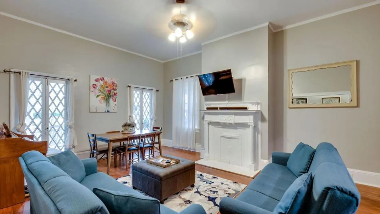 Bed & Breakfast Comfortable Escape In Historic Downtown Savannah