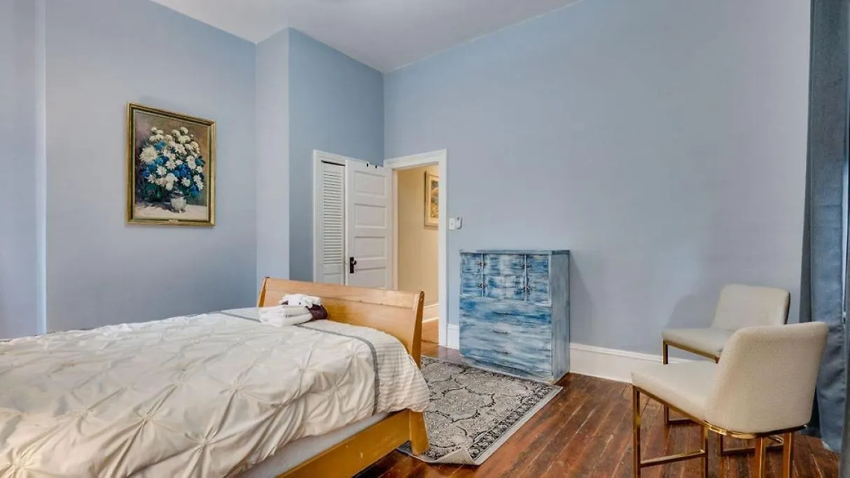 Comfortable Escape In Historic Downtown Savannah