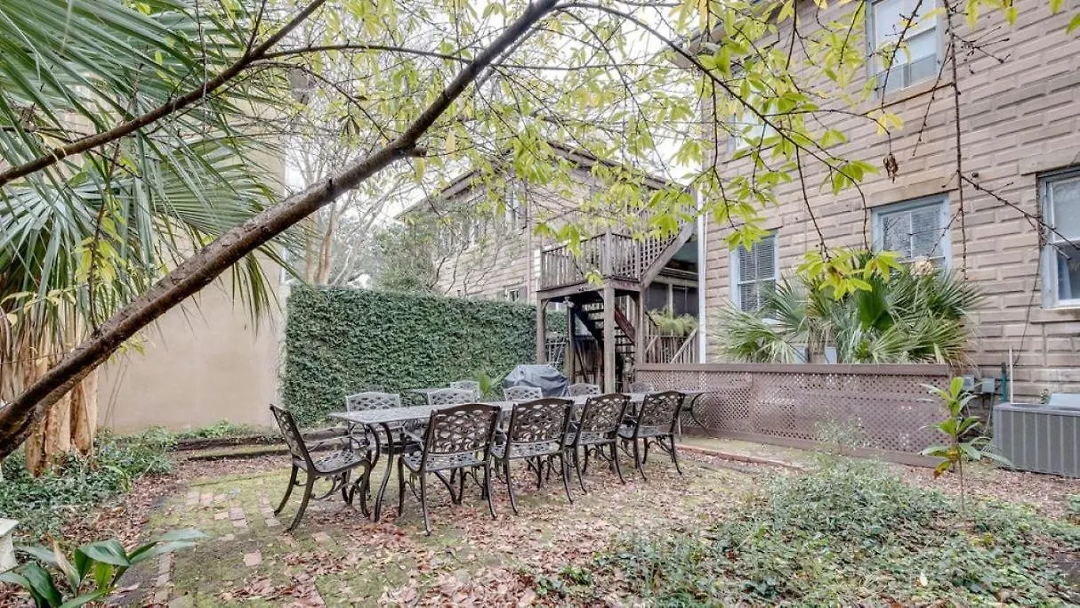 Comfortable Escape In Historic Downtown Savannah 4*,