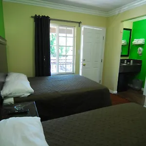 - Near Universal Hollywood 2*, Los Angeles United States